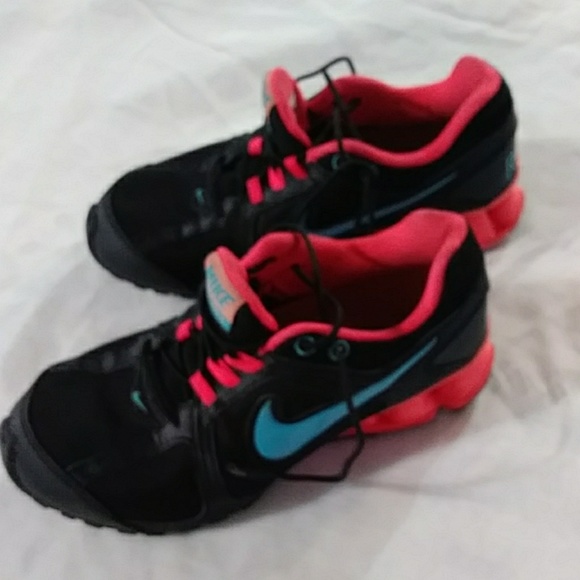 nike reax womens black and pink